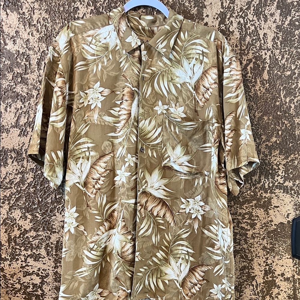 JOS  A Banks 100% silk Hawaiian shirt Medium LIKE new